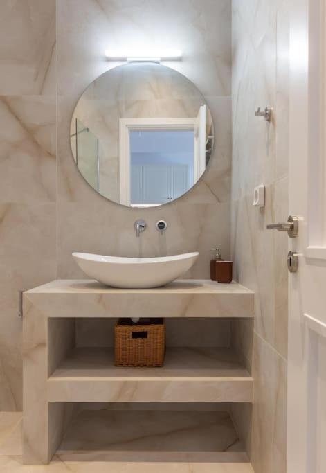 Apartment With Terrace In A Romantic Alley, Plaka Athene Buitenkant foto